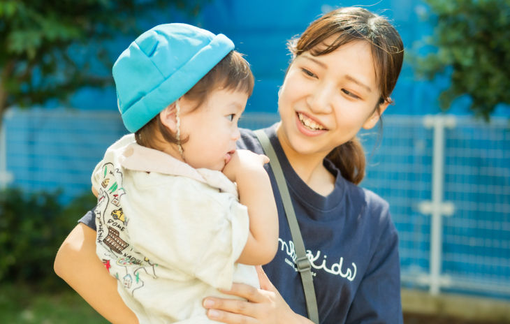 保育士の勤務シーン