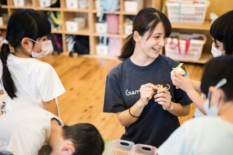 幼稚園教諭、小学校の教員免許をお持ちの方を募集しています。