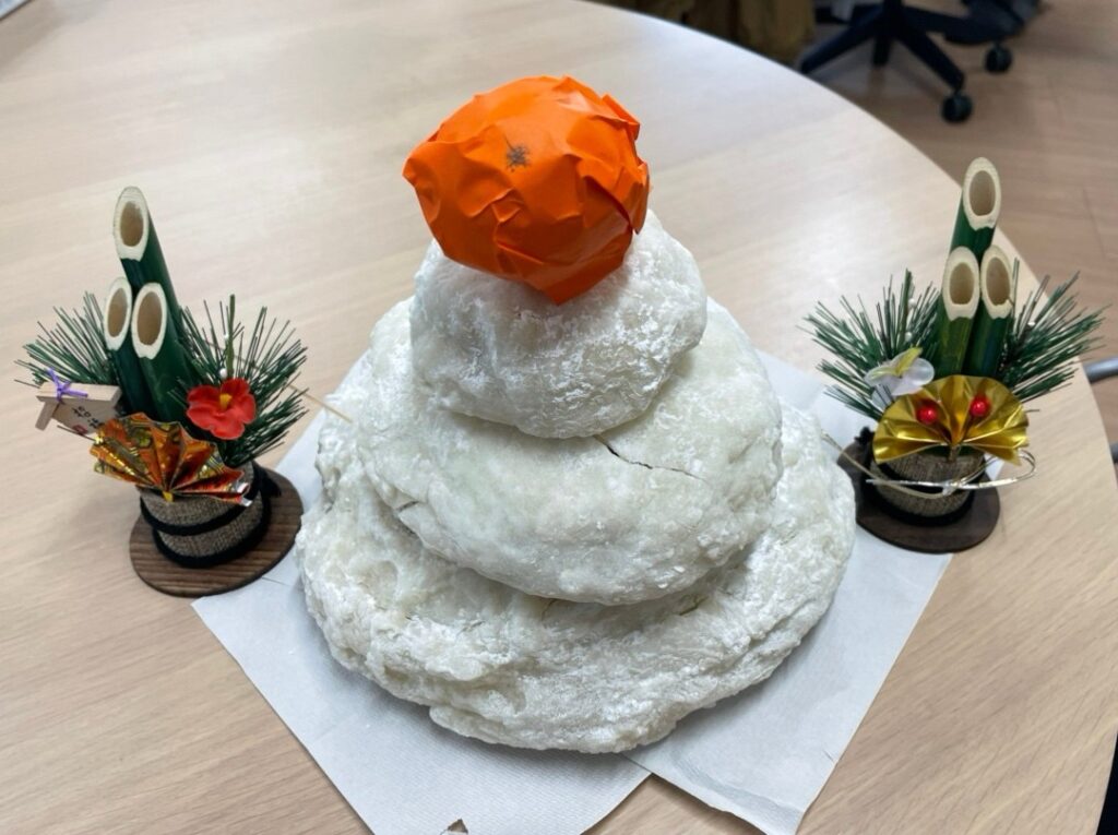 チルズのお餅、鏡餅に変身✨🎍